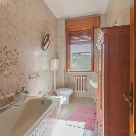 Three-bedroom In San Costanzo