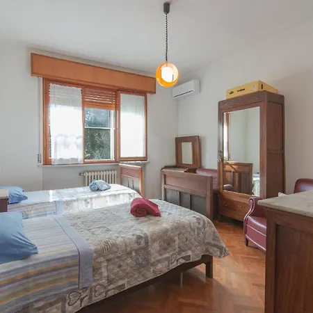 Apartament Three-bedroom In San Costanzo